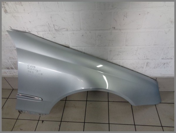 Mercedes W209 CLK fender RIGHT 762 Tellurium Silver 2098800418 Original